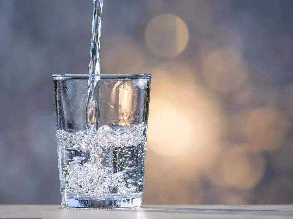 健身中補水你真的喝對了嗎？喝水還是運動飲料？